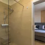 Lo La