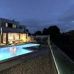 Lo La Villa