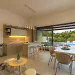 Lo La Villa